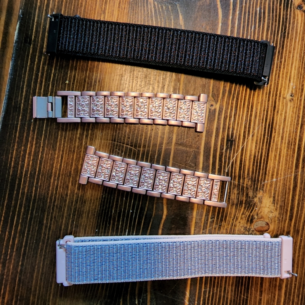 7 Versa or Versa 2 Fitbit Bandsand 2 covers